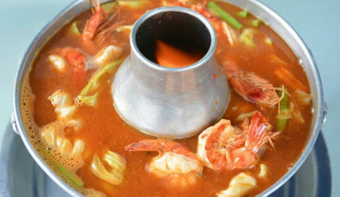 Prawns and (bamboo shoots/ mixed vegetables) in Thai sour and spicy curry with tamarind paste