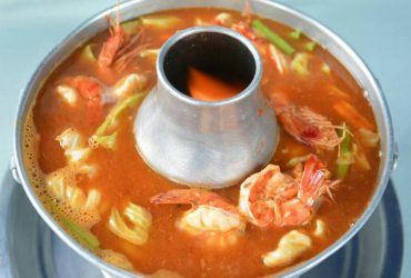 Prawns and (bamboo shoots/ mixed vegetables) in Thai sour and spicy curry with tamarind paste