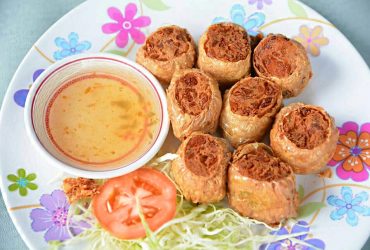 Deep-fried crabmeat roll