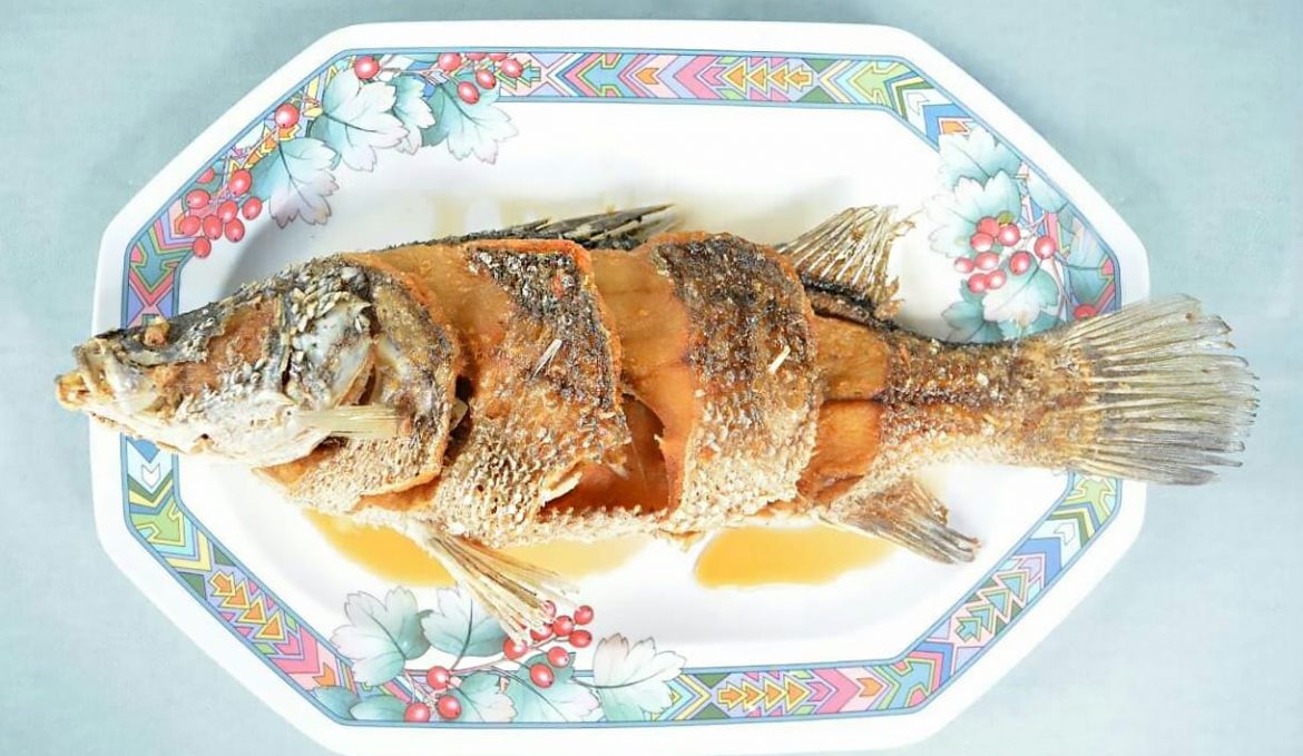 Deep fried sea bass with seasoning fish sauce