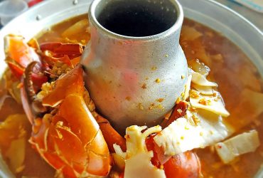 Sea Meat Crab in Thai Sour and Spicy Curry With Tamarind Paste