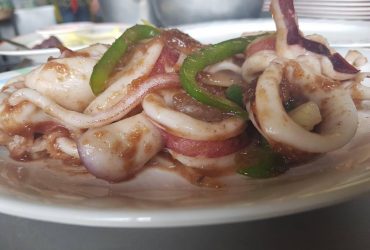 Stir-fried squid with shrimp paste